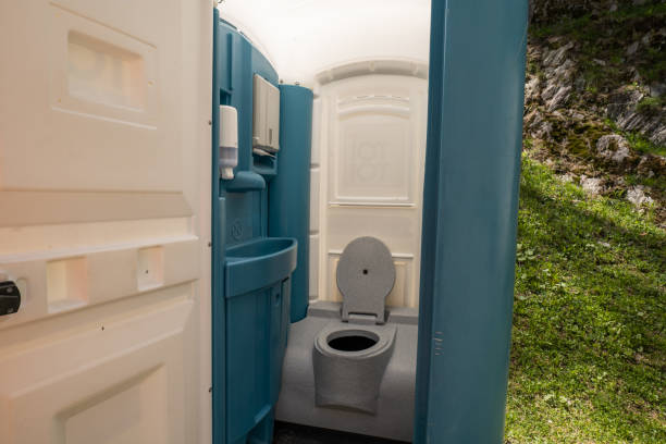 Best Luxury portable toilet rental  in Burt, MI